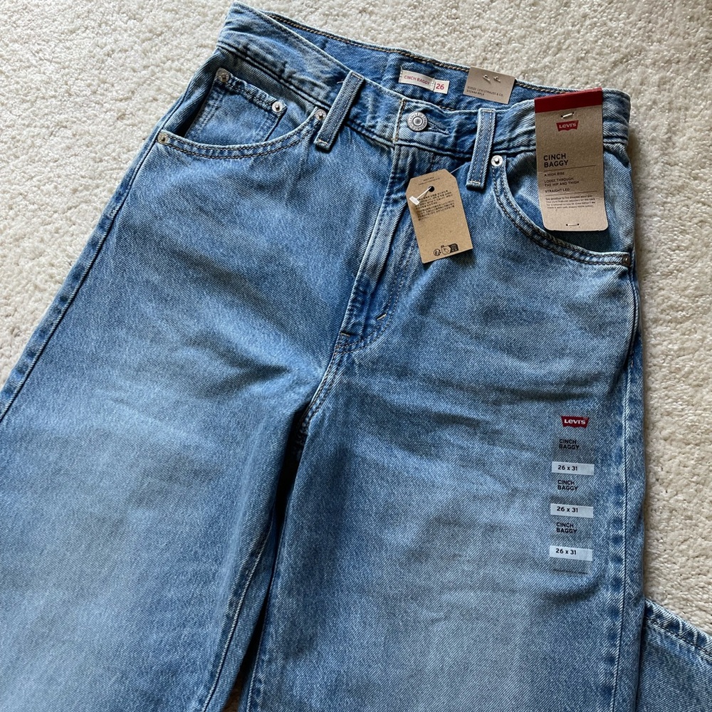 NWT Levi's Cinch Baggy High Rise Women's Jeans Size 26/31 - Picture 3 of 13
